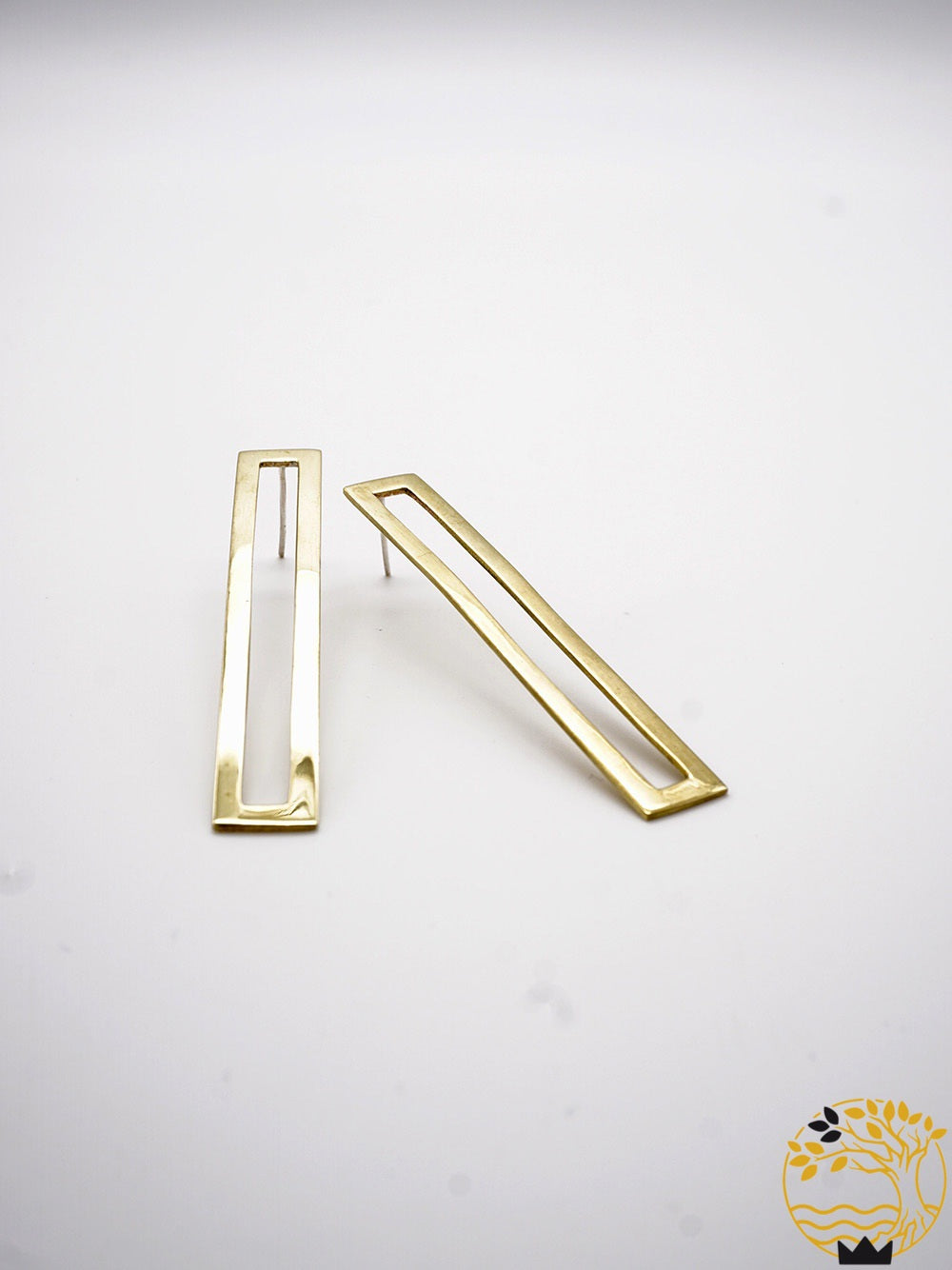 Rechteckige Ohrstecker aus Bronze