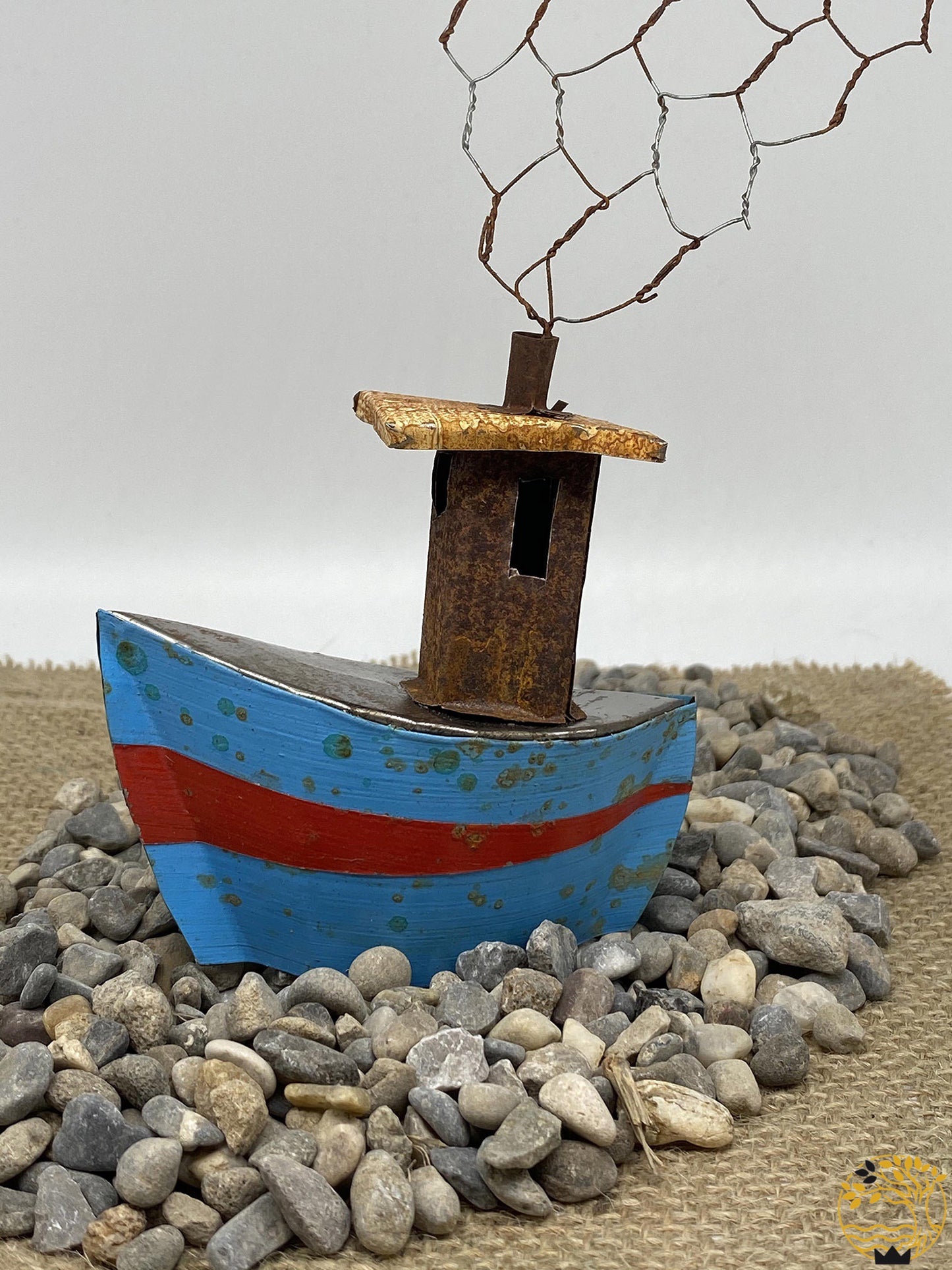 Fischerboot zum Aufstellen aus recyceltem Material hellblau/rot/hellblau - werkvoll.ch