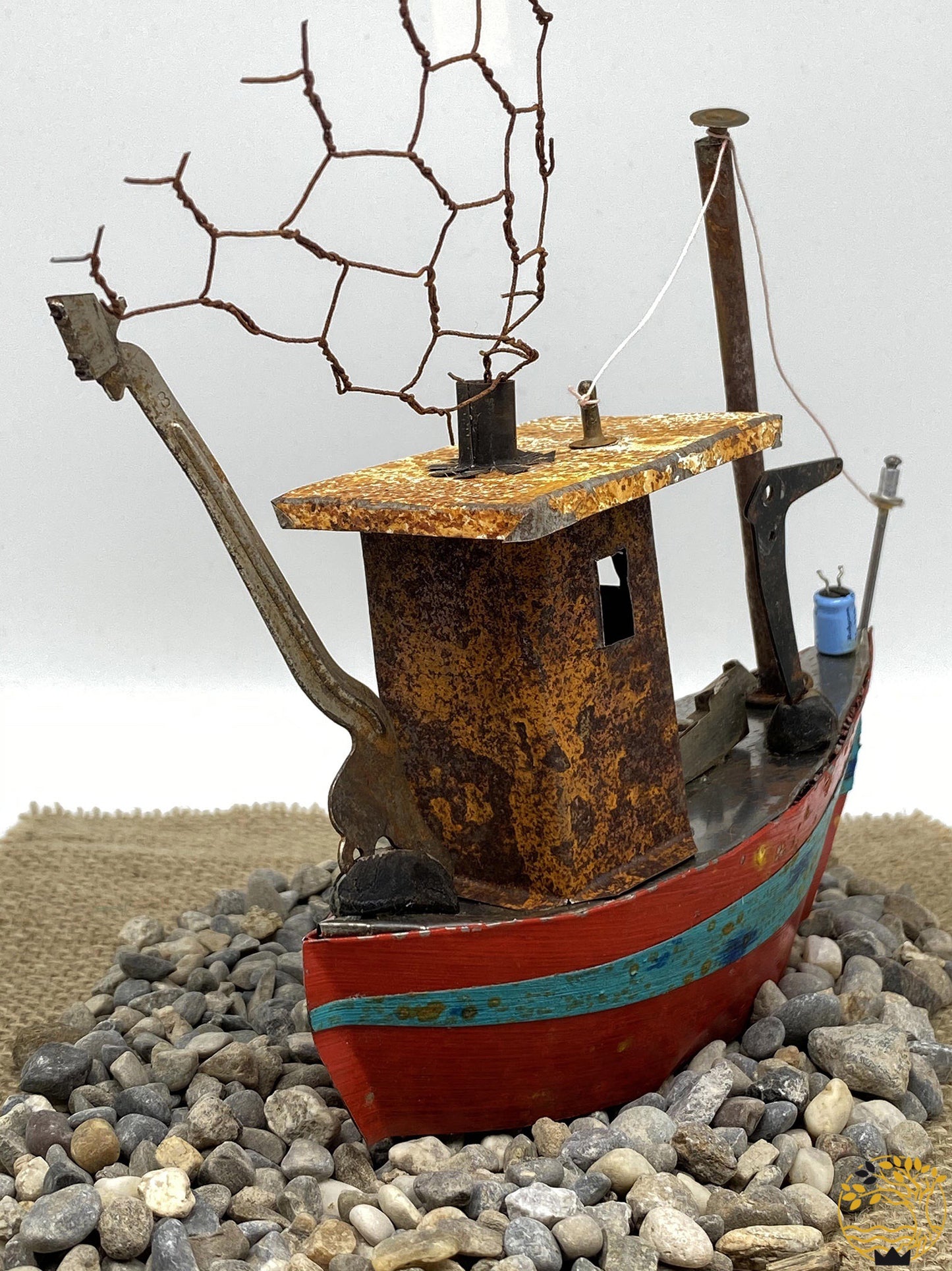 Fischerboot zum Aufstellen aus recyceltem Material rot/hellblau - werkvoll.ch