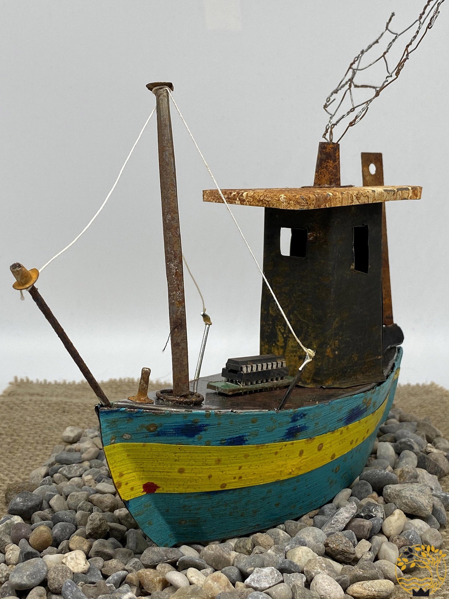 Fischerboot zum Aufstellen aus recyceltem Material türkis/gelb - werkvoll.ch