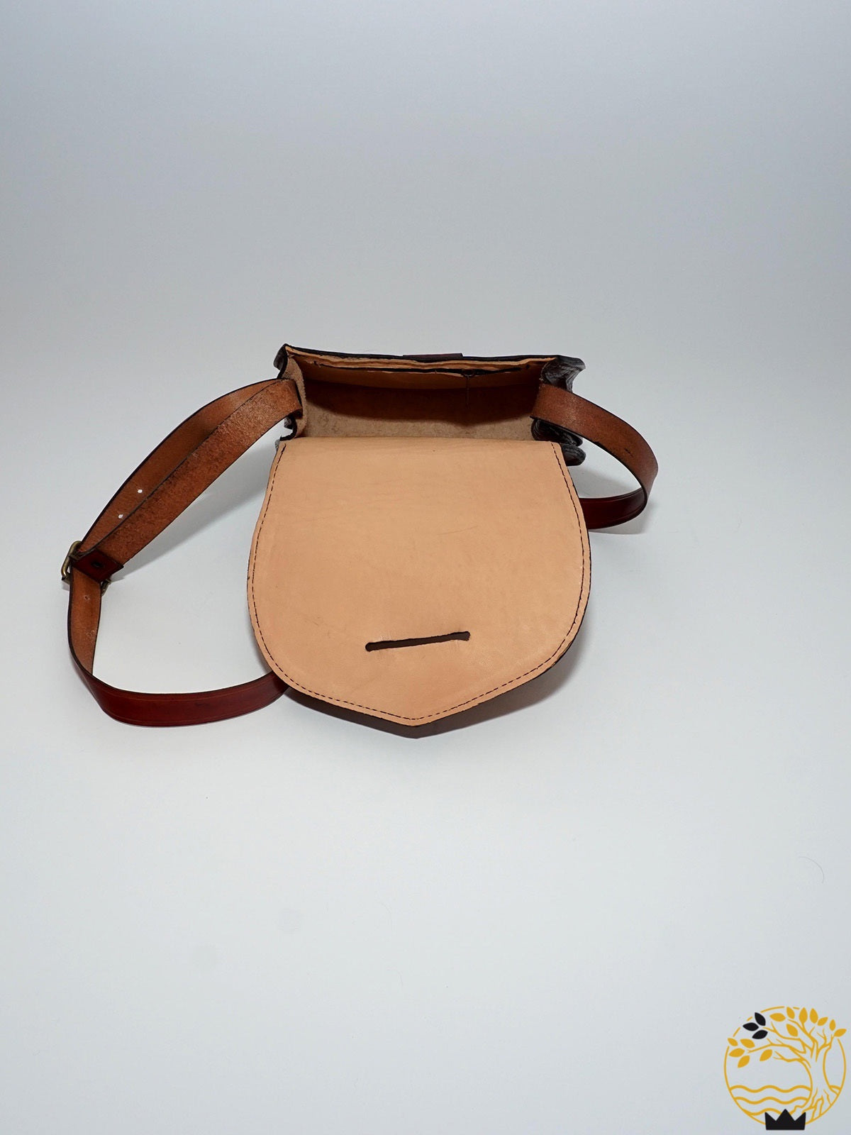 Rötliche Tasche aus Rindsleder mit Musterung