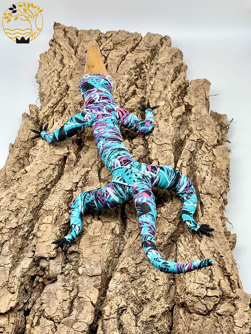 Camouflage Krokodil aus Stoff, Draht und Holz - werkvoll.ch