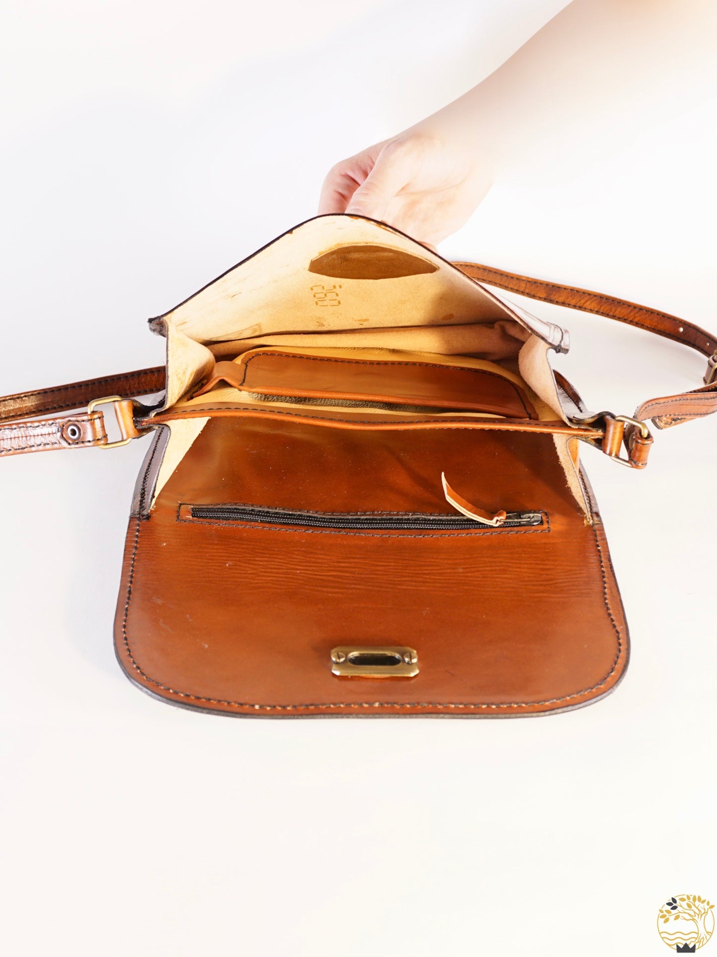 Mittelgrosse hellbraune Tasche zum umhängen