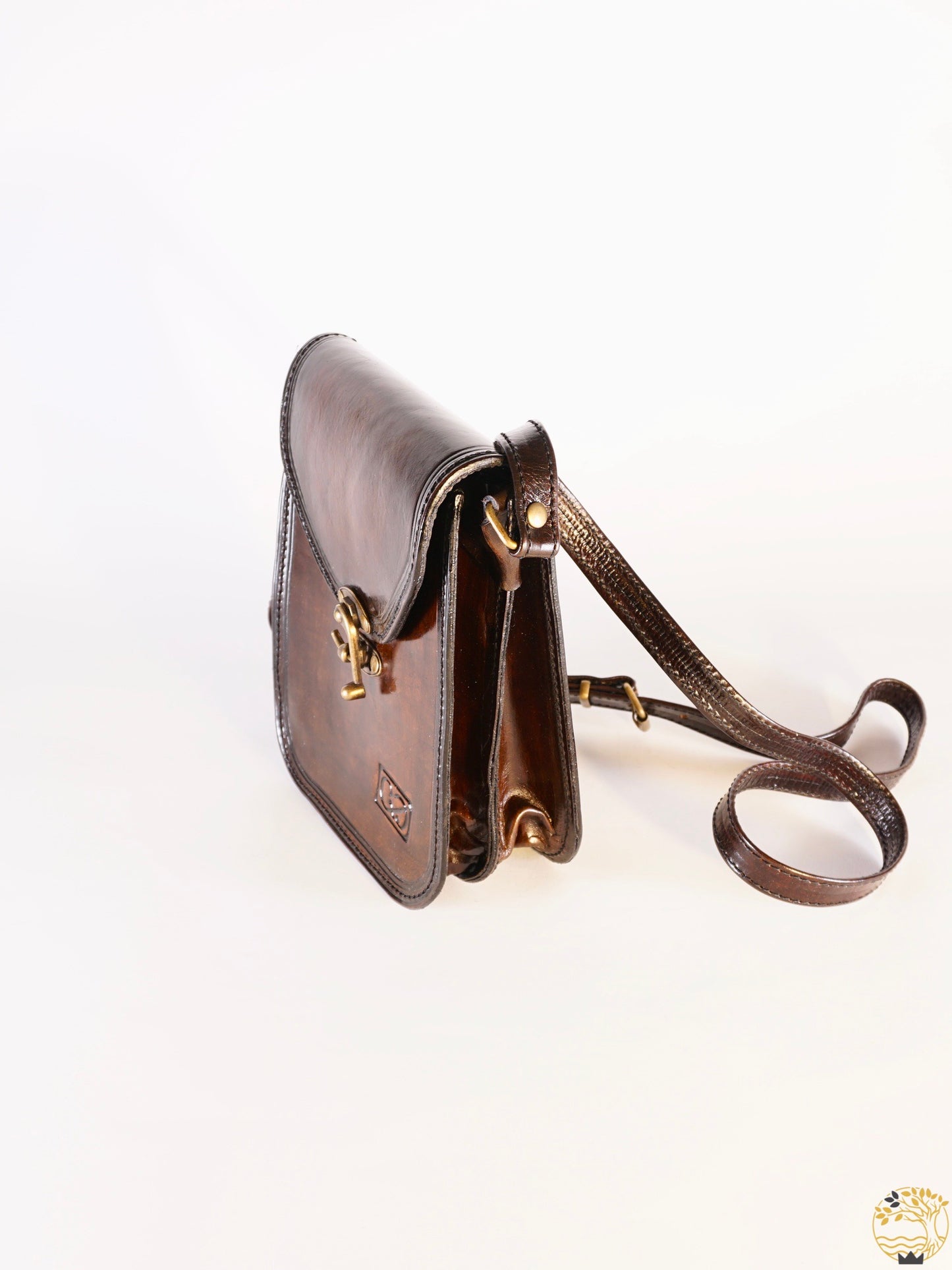 Längliche dunkelbraune Tasche zum umhängen - werkvoll.ch