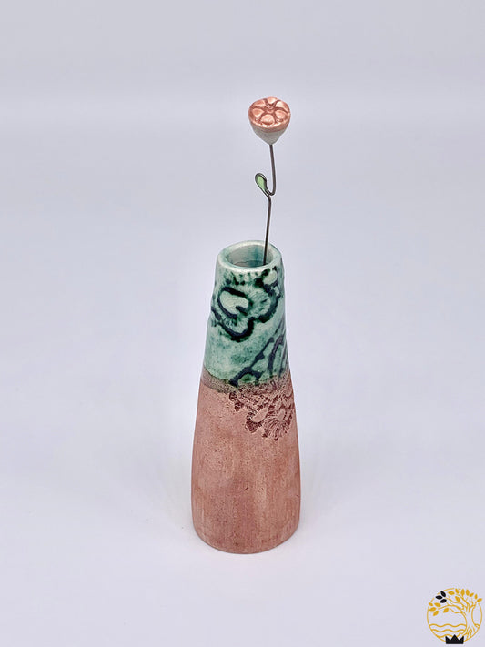 Keramik Vase mit Blume in hellgrün
